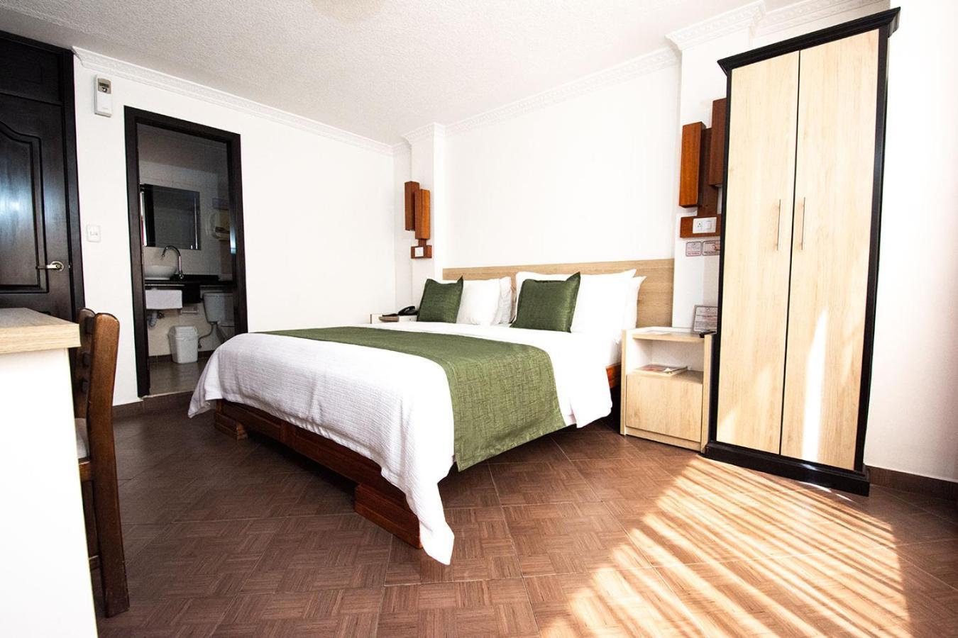 Hotel Plaza Victoria Ибара Екстериор снимка
