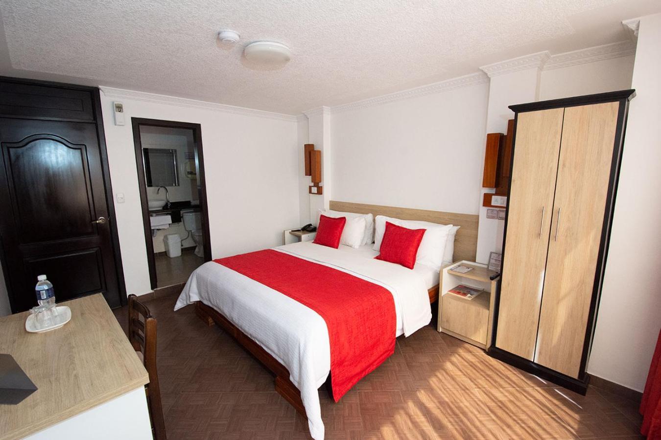 Hotel Plaza Victoria Ибара Екстериор снимка